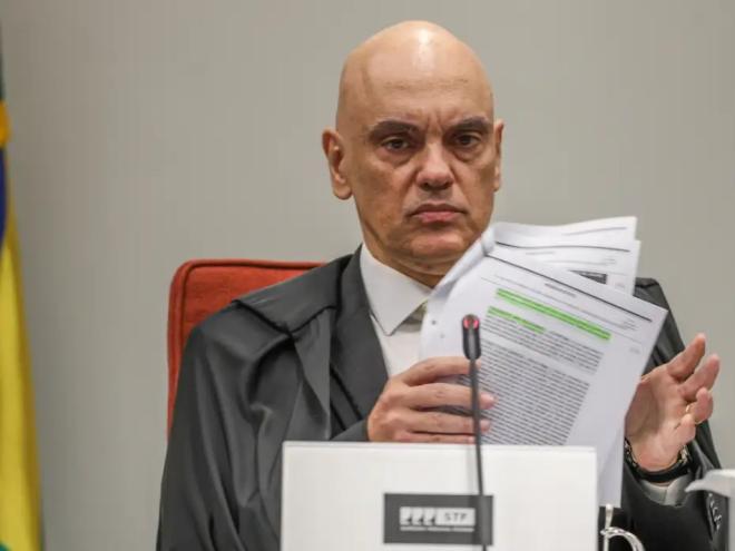 Bolsonaro fez flagrante confissão de obstrução de Justiça, diz Moraes