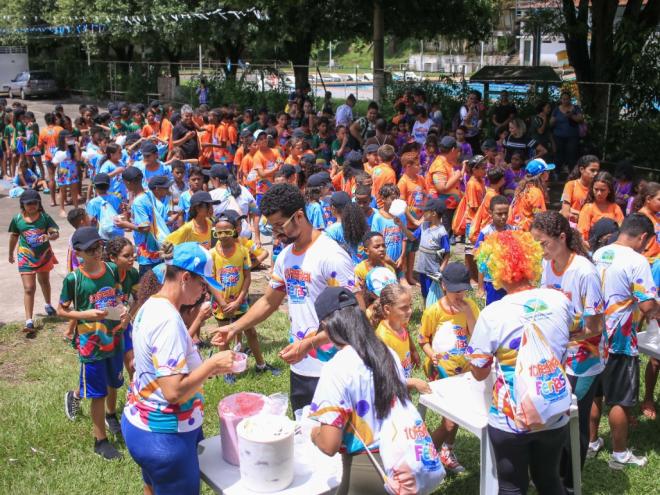 A programação inclui atividades de lazer e recreação como dança, futebol de campo e o já tradicional festival de sorvete   