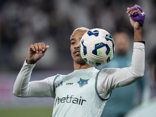 Raposa vai em busca da vitória para manter liderança