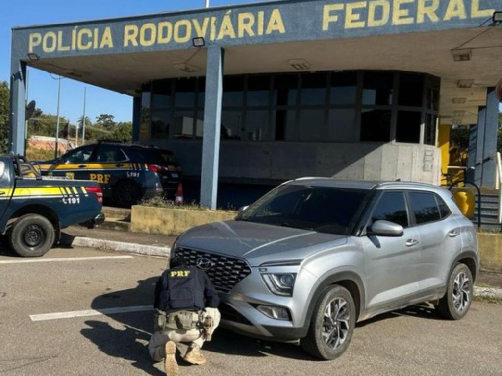 O veículo foi tomado de assalto após acionamento por aplicativo de transporte