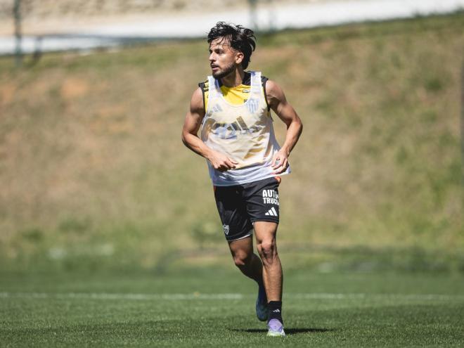 Com o rodízio proposto por Cuca, o atacante Biel pode aparecer entre os titulares