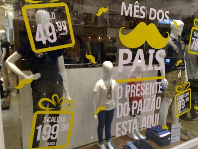 Pesquisa do Sindcomércio mostra otimismo moderado entre empresários e aposta em promoções, inovações e vendas online para atrair o consumidor
