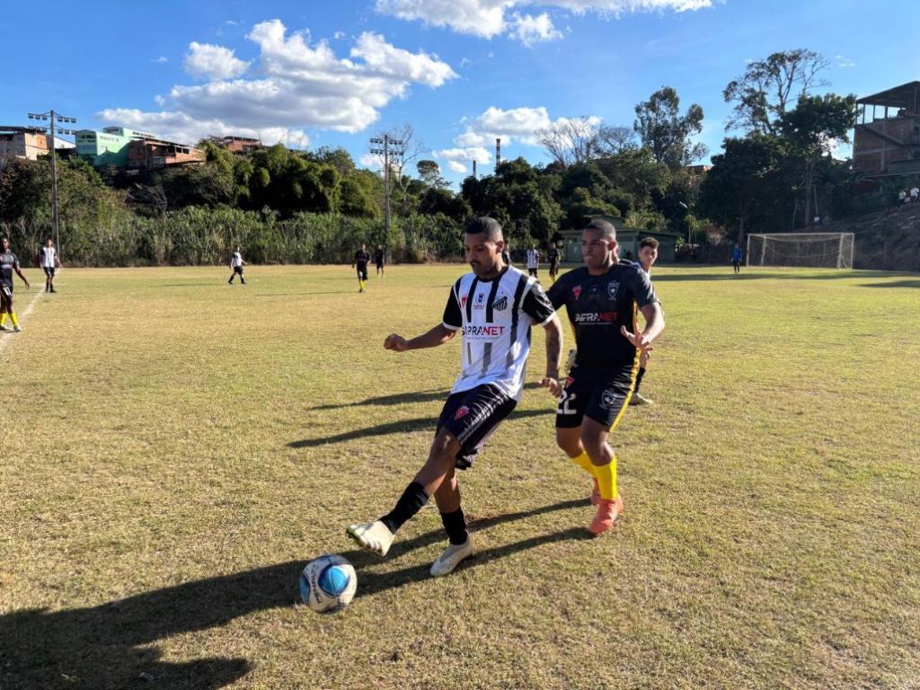 O jogo teve vários lances muito disputados