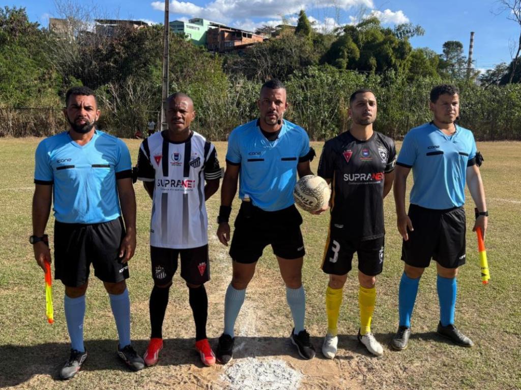 O árbitro Adnilson Conca, os assistentes e os capitães: uma tarde de bom futebol no campo do União