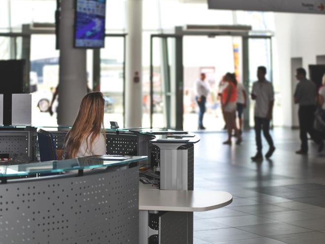 Setor de serviços impulsiona empregos no Vale do Aço; indústria preocupa
