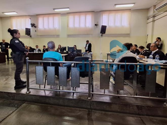 Sessão foi aberta às 10h40 e só foi encerrada às 21h30 desta quarta-feira; para ser retomada amanhã cedo 