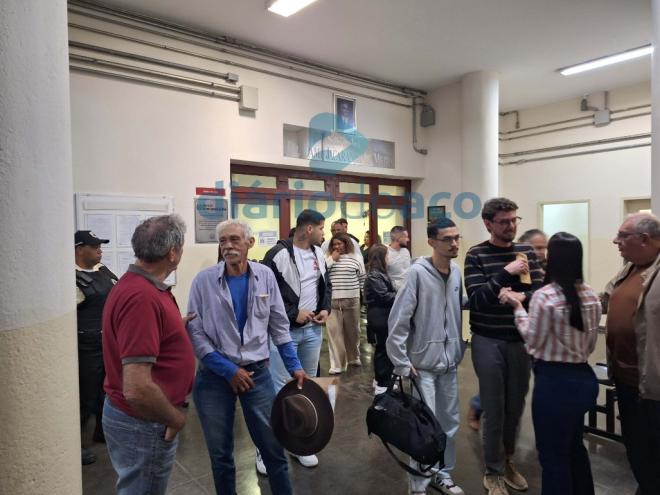 Público deixa o salão do Júri Popular; acesso na quinta-feira permanecerá restrito e com segurança reforçada 
