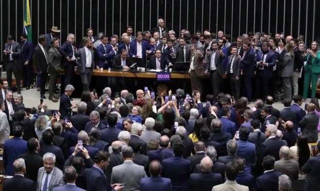 Hugo Motta preside sessão plenária após obstrução do plenário da Câmara dos Deputados por parlamentares de oposição. Foto - Bruno Spada/Câmara dos Deputados