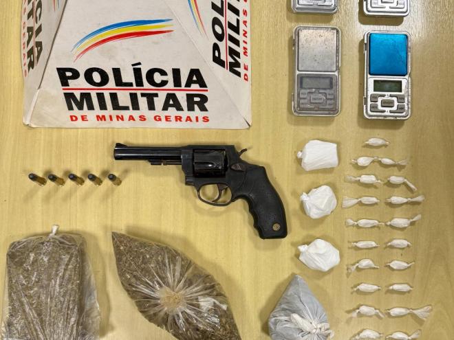 Materiais apreendidos na operação no Vila Celeste em Ipatinga 
