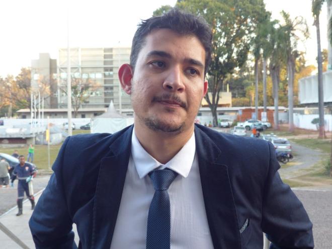 O promotor Jonas Junio atua no Júri Popular, ao lado do promotor Frederico Duarte Castro 