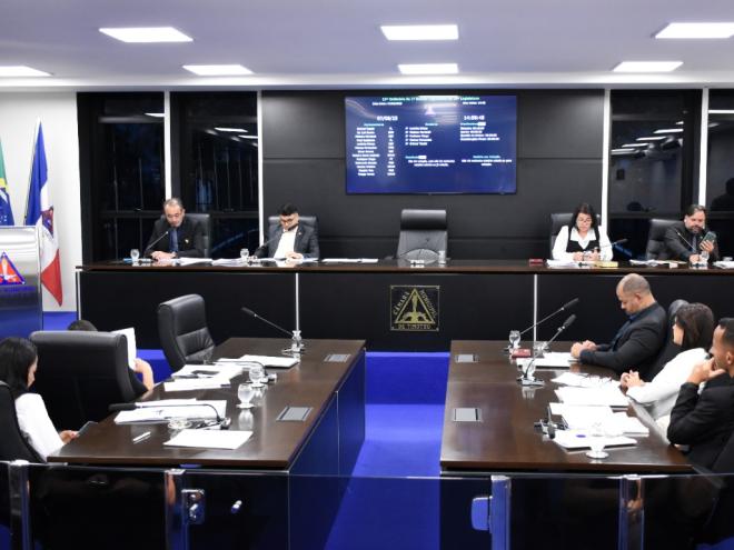 O atendimento preferencial deverá ser garantido em estabelecimentos públicos municipais