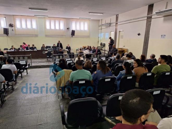 ''Eu jamais ia matar o pai dos meus filhos'', afirma Luith Pires durante interrogatório no Tribunal do Júri em Timóteo