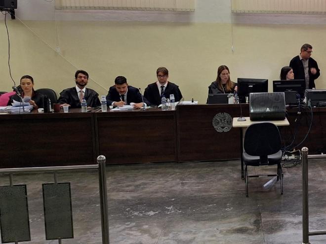 Pormotores e assistentes de acusação reforçam a premeditação do crime, e que Caio foi morto por dinheiro