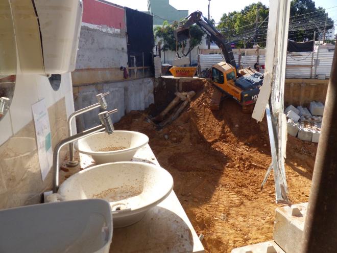 Construtor Wesley Alves da Rocha, responsável pela obra, afirma que está aberto a possíveis negociações