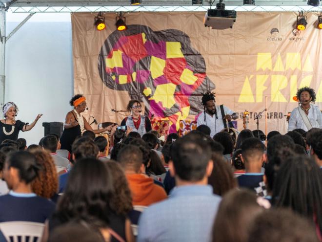 A programação cultural inclui shows musicais regionais