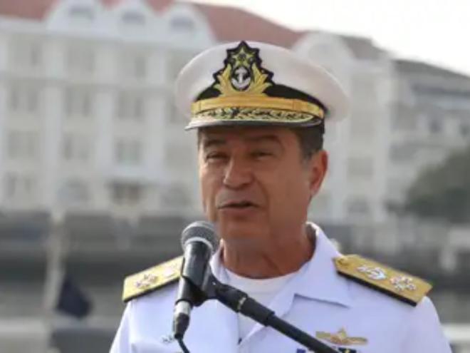 O ex-comandante da Marinha Almir Garnier Santos em entrevista à imprensa em 2022 