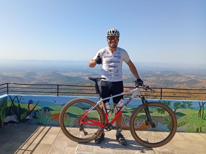 Douglas encontrou no ciclismo uma forma de se manter mais saudável física e mentalmente