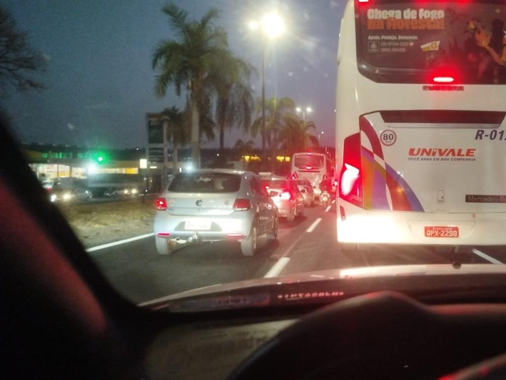 Congestionamento estedeu-se do Horto ao Veneza I na pista do sentido a Coronel Fabriciano 