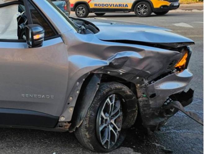 Condutora do Renegade seguiu caminhão na entrada em direção a Ipaba e alega que não viu o Verona aproximar-se 