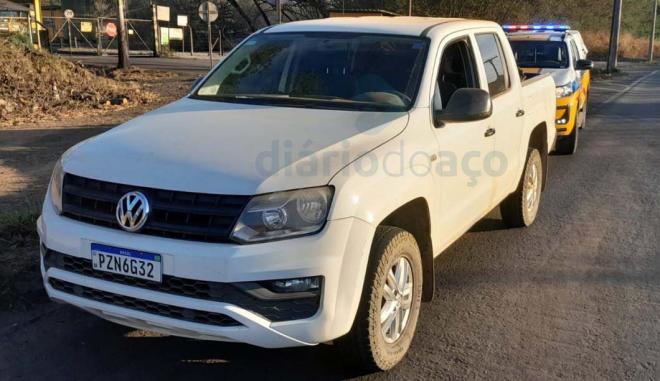 Veículo era conduzido por uma mulher; Ela alegou que o marido comprou a Amarok após ver um anúncio na internet 