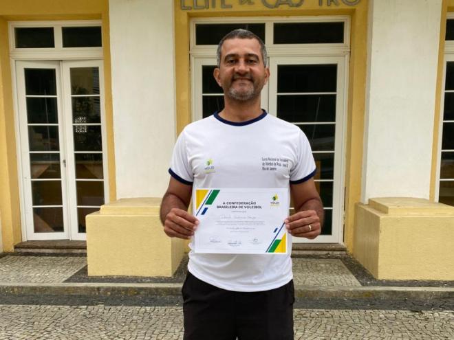 O ipatinguense Daniel Cristiano, que já tinha a habilitação para dirigir as duplas até Sub-23 nos campeonatos brasileiros, agora está credenciado para atuar como técnico da categoria adulta no Brasileiro