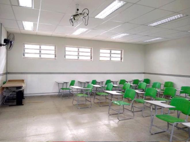 O prédio deve conter pátio coberto para área de vivência, 24 salas de aula flexíveis, cantina e salão de refeições, entre outras estruturas