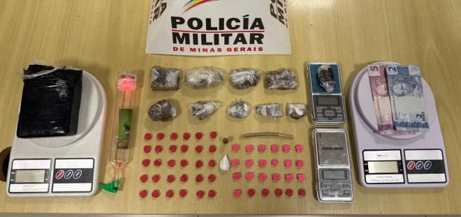 Material recolhido na operação, no Imbaúbas, onde foram presos mãe e filho envolvidos com o tráfico 