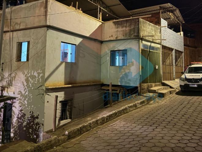 Vizinhos que moram na casa abaixo da vítimas são suspeitos de homicídio