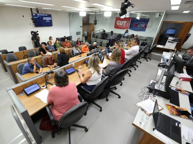 Em audiência pública da Comissão de Educação, Ciência e Tecnologia, servidores cobraram urgência na tramitação de projeto de lei