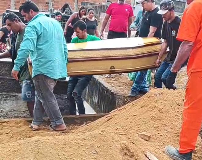 Corpo chegou hoje a Santana do Paraíso, onde foi sepultado 