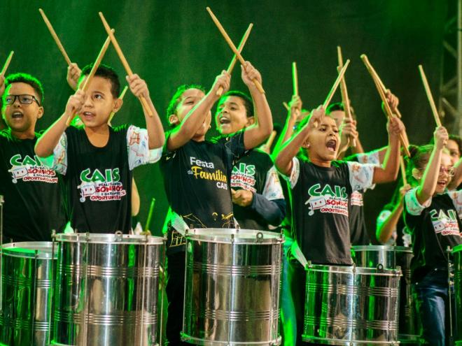 Performance de percussão é uma das atrações do evento