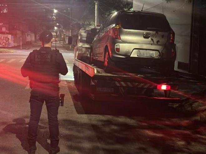 O veículo que o traficante usava foi apreendido e removido para o pátio credenciado