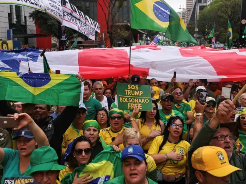 Pessoas participam do evento Reaja Brasil, na Avenida Paulista. Foto: Paulo Pinto/Agência Brasil