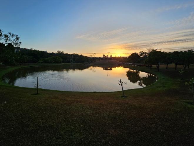 Mudança de estação vem com fim do período seco e primavera começa com céu claro 