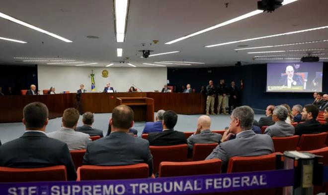 A sessão foi suspensa ontem e será retomada hoje  (10/9) para o voto dos ministros Luiz Fux, Cármen Lúcia e Cristiano Zanin