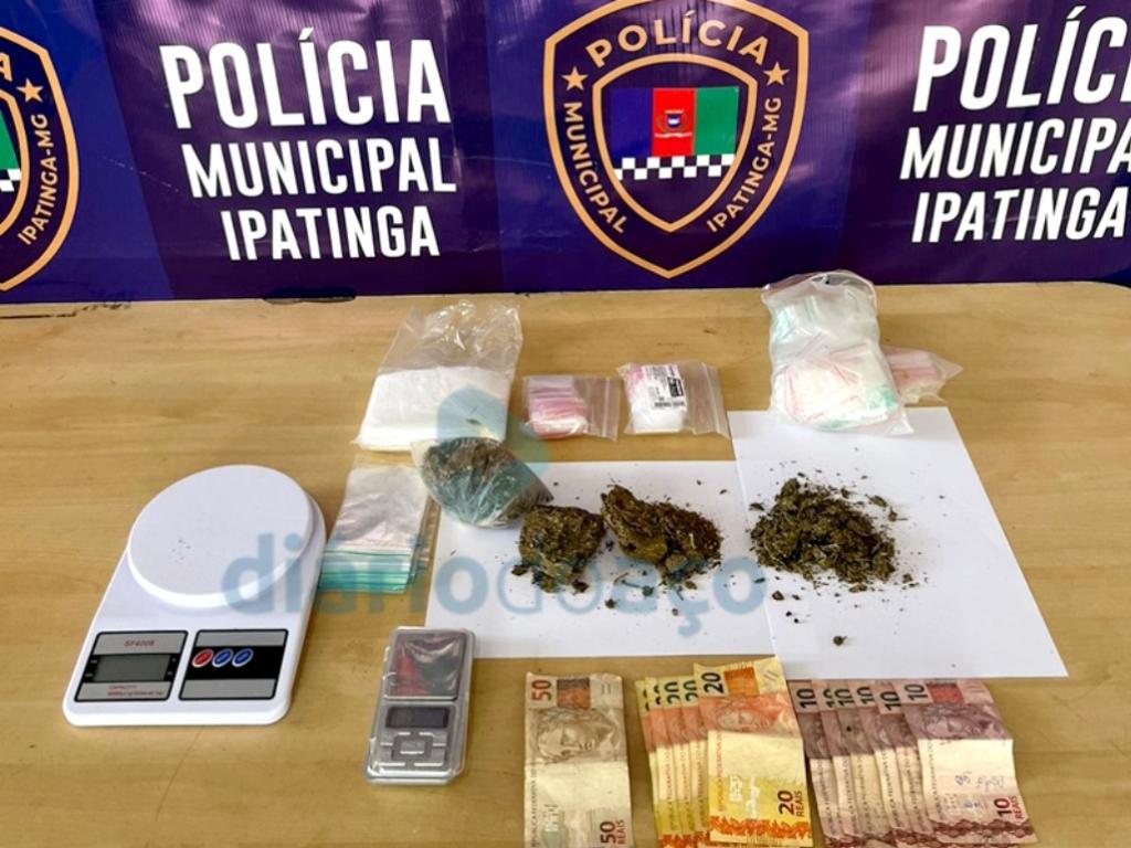 Os policiais municipais apreenderam este material durante a verificação em um local próximo à Unidade de Saúde