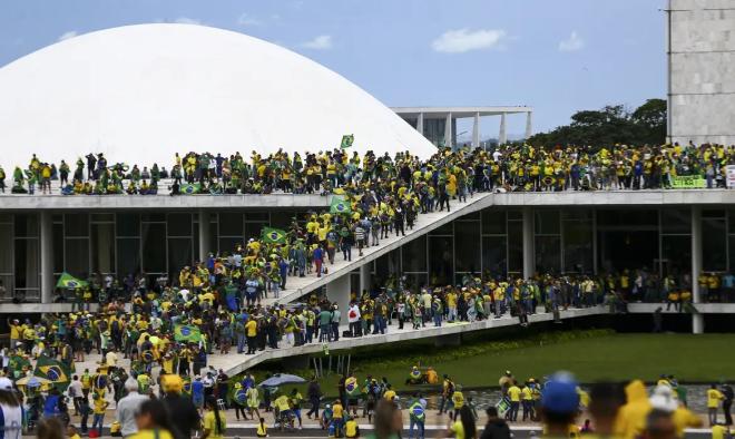 Manifestantes invadem Congresso, STF e Palácio do Planalto.© Marcelo Camargo/Agência Brasil
