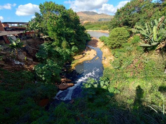 Ribeirão Caladinho na foz com o rio Piracicaba, em Coronel Fabriciano 