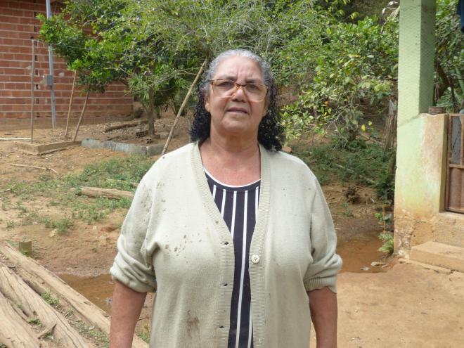 Moradora da parte mais alta do Ipaneminha, Nivalda Julieta relata sua preocupação com a qualidade da água e com os moradores da parte mais baixa