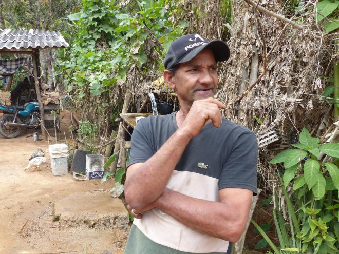 José Aparecido mora no Ipaneminha desde a sua infância e aguarda ajuda para construção de uma fossa séptica