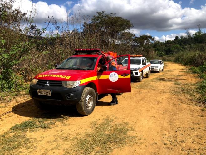 Bombeiros e Defesa Civil estiveram no local