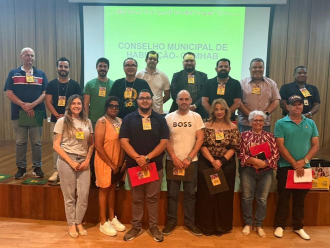 A composição é paritária, formada por 24 membros entre titulares e suplentes 