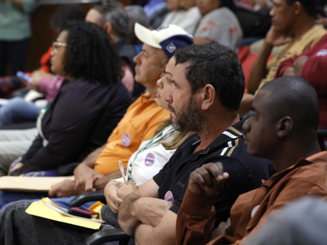 Representantes de entidades, comunidades e famílias atingidas estiveram presentes ao evento 