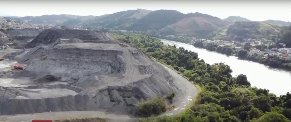 Segundo o MPF, as empresas vêm promovendo, há mais de quatro décadas, o descarte irregular de resíduos siderúrgicos às margens do Rio Paraíba do Sul