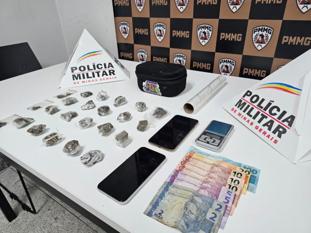 Materiais apreendidos com o jovem casal no bairro São Domingos 