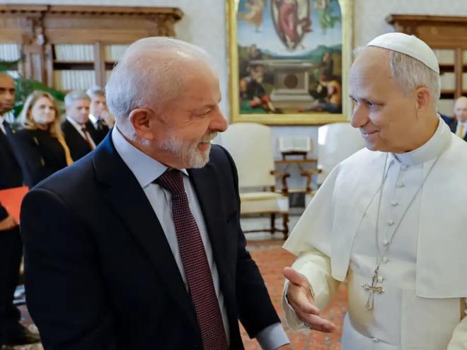 O presidente Luiz Inácio Lula da Silva é recebido pelo Papa Leão XIV, no Vaticano