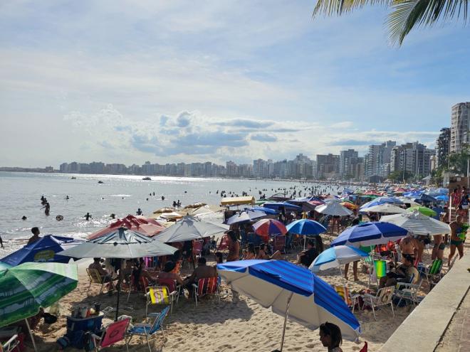 Praia do Morro em Guarapari - Medidas foram anunciadas no âmbito do projeto 'Ruas Livres'. A justificativa é que a cidade não comporta o tráfego na alta temporada