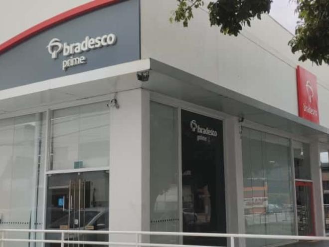 Clientes que utilizam os serviços da agência do bairro Iguaçu, em Ipatinga, afirmam que acabam ''ficando na mão''