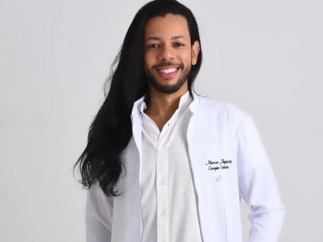 Marcos é cirurgião-dentista, cursa especialização de Prótese Dental e especialização de Dentística