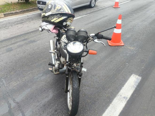 Condutora da moto chegou a ser socrrida pelo Samu, mas não retomou a consciencia, teve múltiplas fraturas e seu quadro evoluiu para óbito 